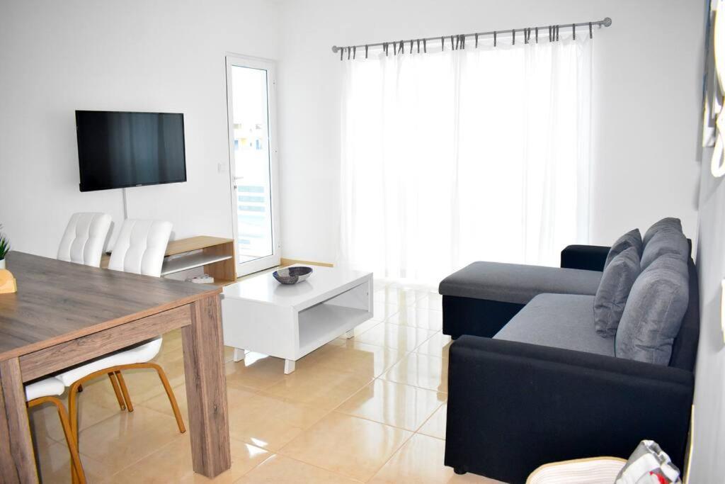 Lovely - Luxury 3 Bedrooms 500M From The Beach. سانتا ماريا المظهر الخارجي الصورة