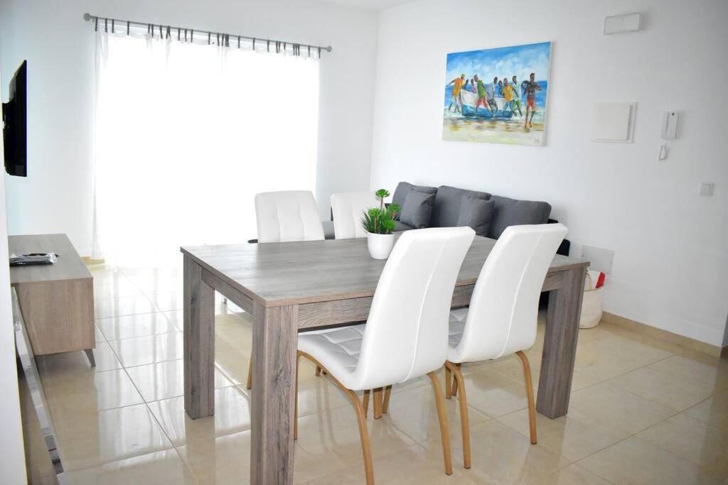 Lovely - Luxury 3 Bedrooms 500M From The Beach. سانتا ماريا المظهر الخارجي الصورة